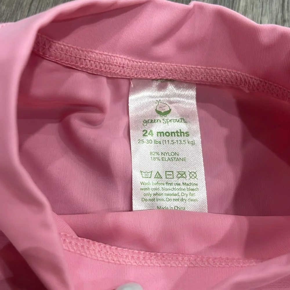 🦄5/25 Pink Rash guard - Picture 2 of 4